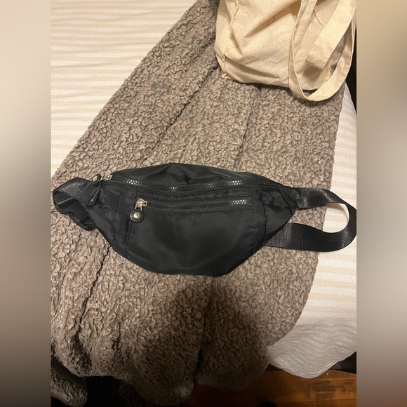 Handbags - Unisex Basic Black Fanny Pack - Lots of Zipper Pockets